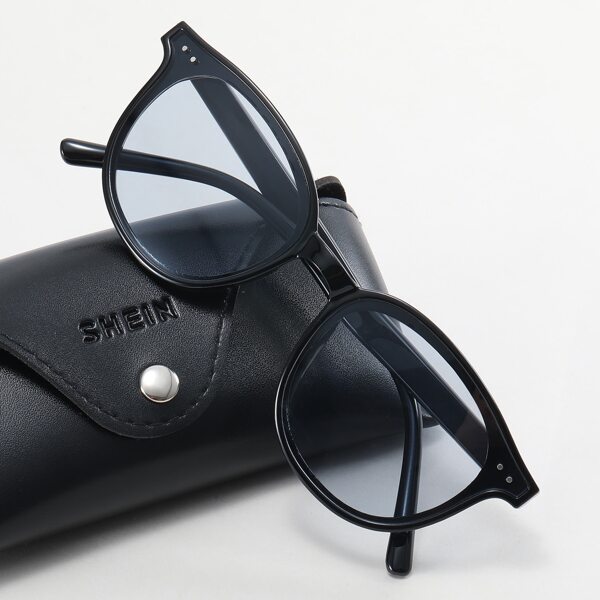 

Men Classic Frame Sunglasses, Baby blue