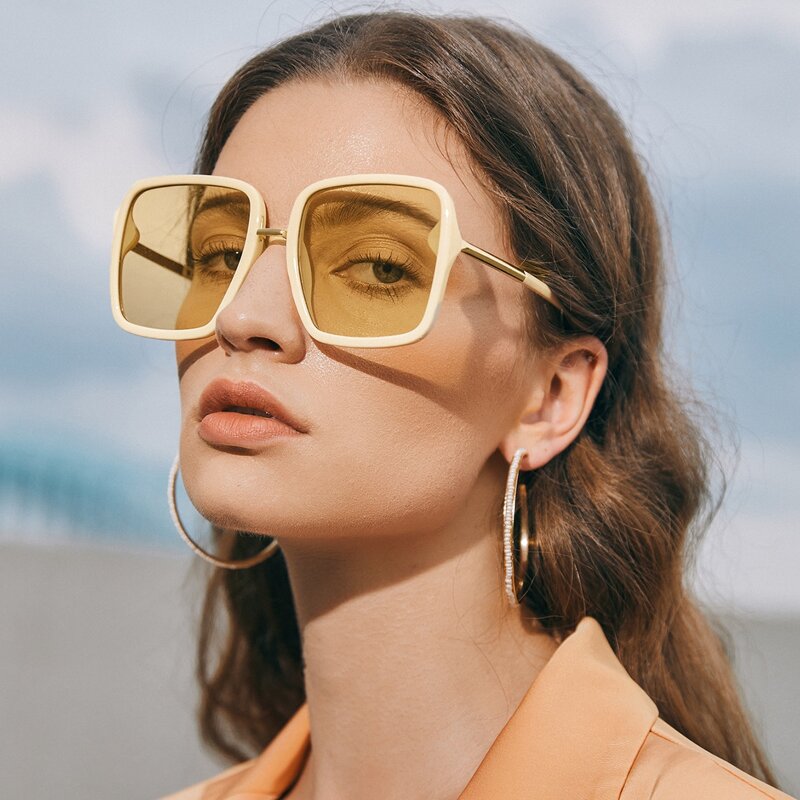 

Square Frame Sunglasses