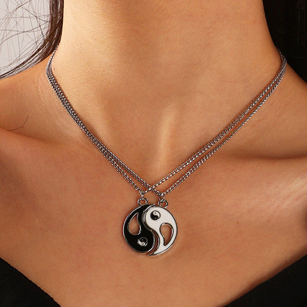 

2pcs Yin & Yang Pendant Necklace, Black and white