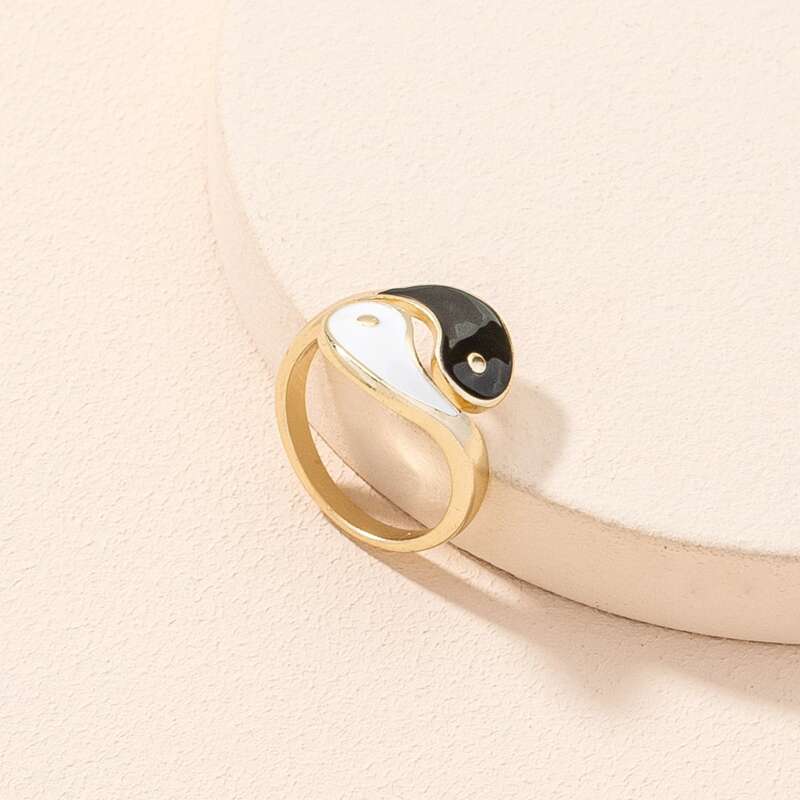 

Yin & Yang Design Ring, Gold