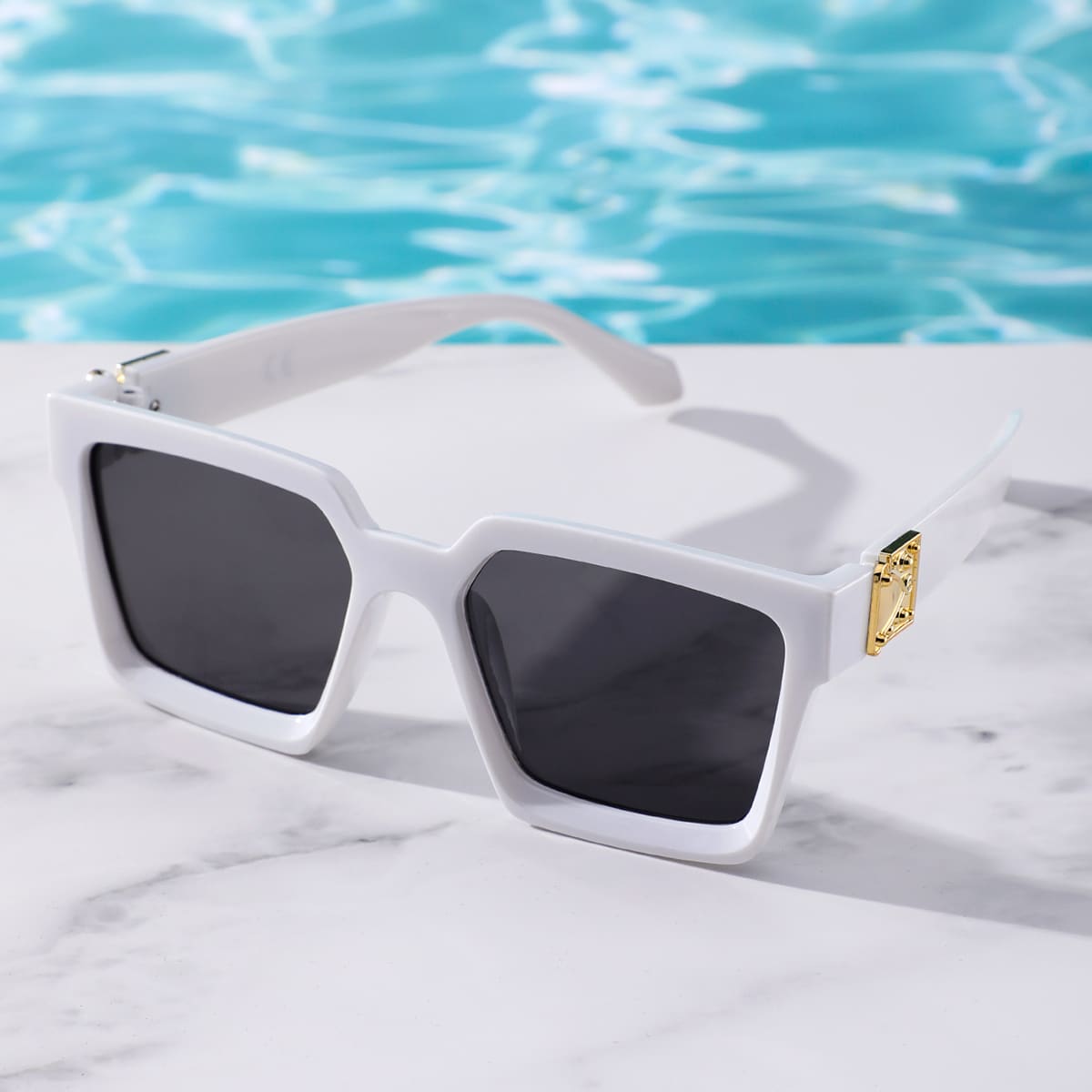 

Square Frame Sunglasses