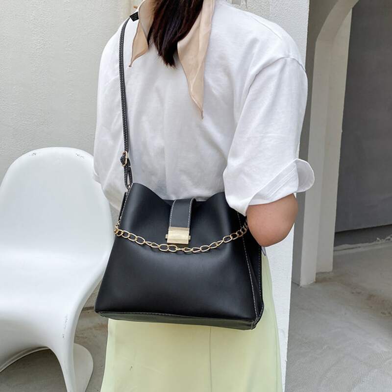 

Chain Decor Crossbody Bag, Black