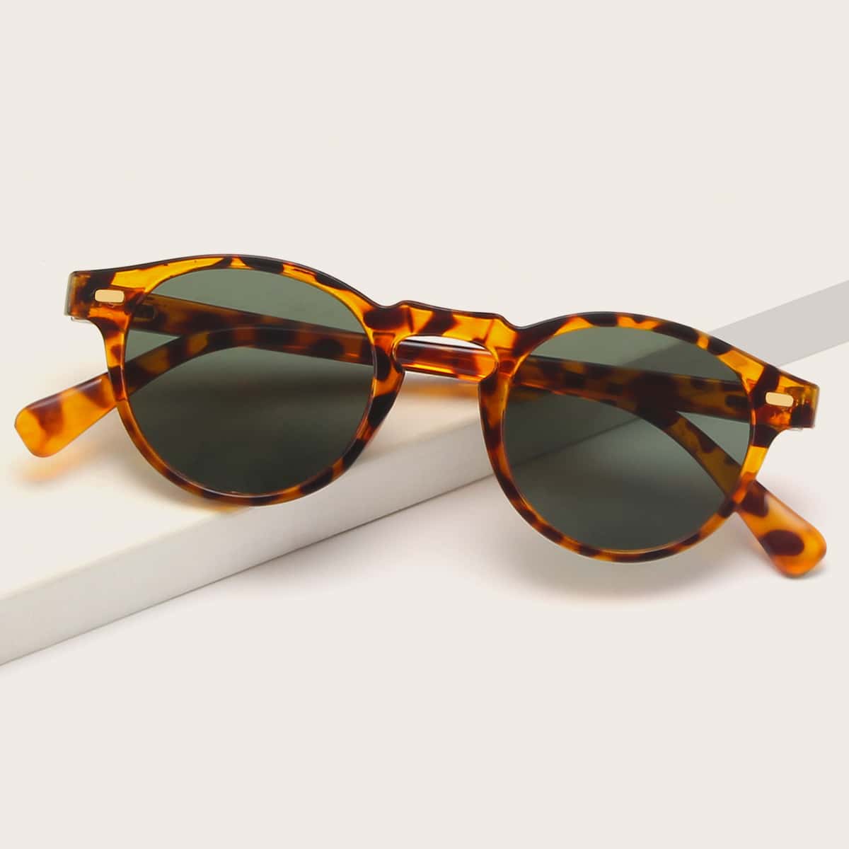 

Tortoiseshell Frame Sunglasses
