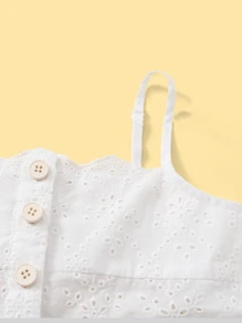 SHEIN 女孩網眼刺繡吊帶上衣和短褲套裝