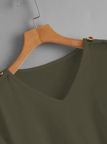 SHEIN LUNE Plus Button Detail V-Neck Tee - Army Green - View 4