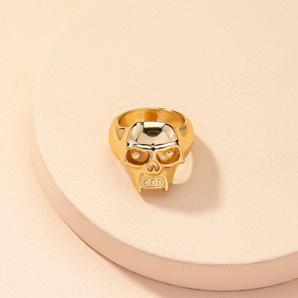 

Skull Detail Ring, Gold