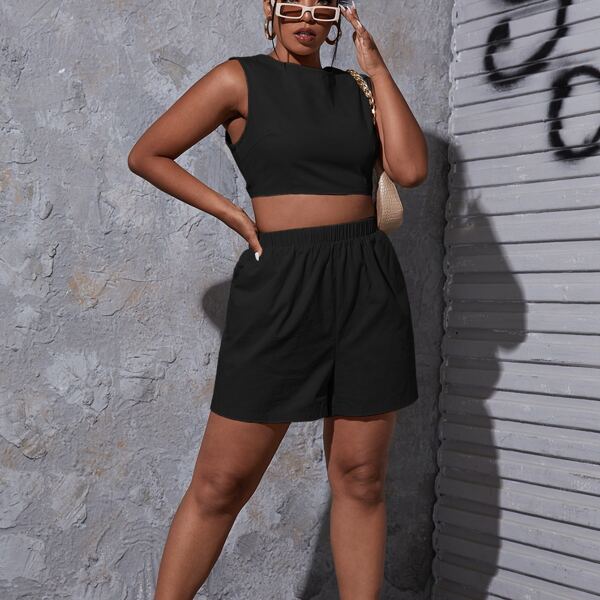 

Plus Solid Tie Back Top & Slant Pocket Shorts, Black