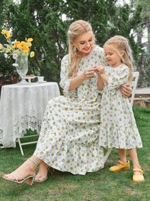 SHEIN Vestidos Tallas Grandes Encaje en contraste Volante Volante rígido Floral todo estampado Bohemio