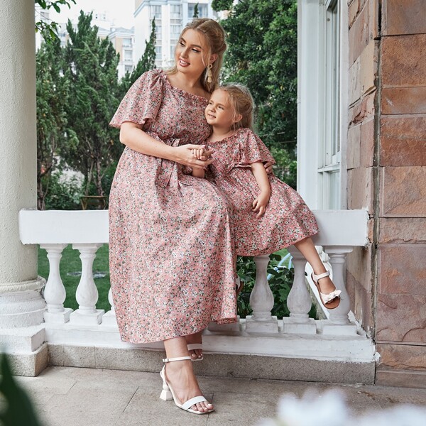 

Plus 1pc Flutter Sleeve Belted Ditsy Floral Print Dress, Dusty pink