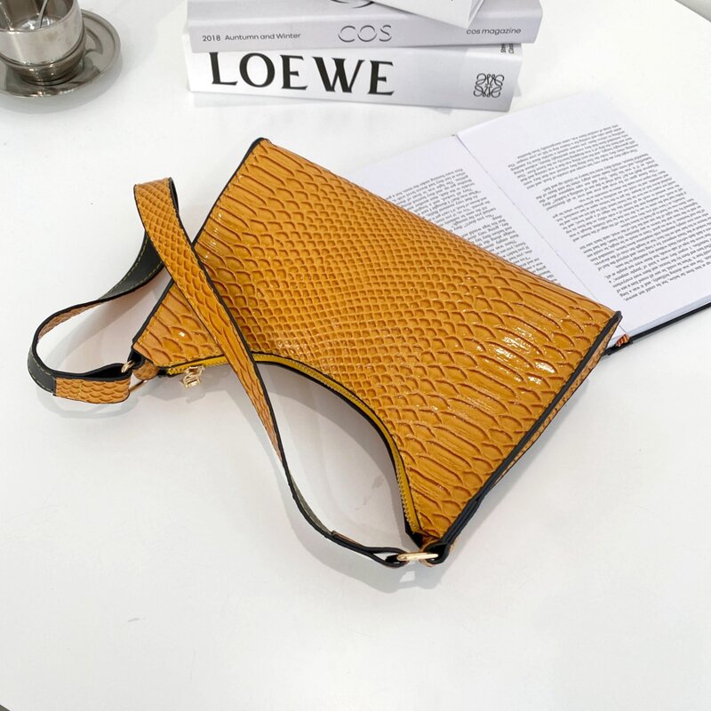 

Snakeskin Pattern Shoulder Bag, Yellow