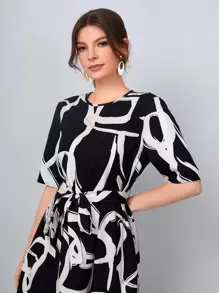 SHEIN Clasi 滿版圖案腰帶洋裝 - 黑色 - 查看 4