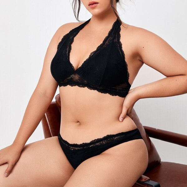 

Plus Floral Lace Scallop Trim Lingerie Set, Black