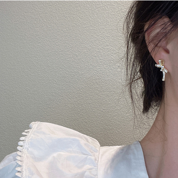 

Rhinestone Decor Structured Stud Earrings, Gold
