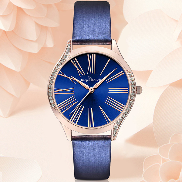 

Rhinestone Decor Round Pointer Quartz Watch