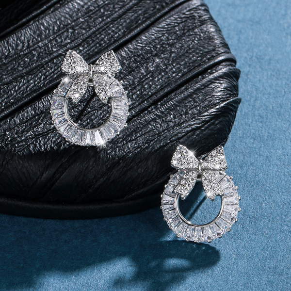 

Zircon Bow Decor Stud Earrings, Silver