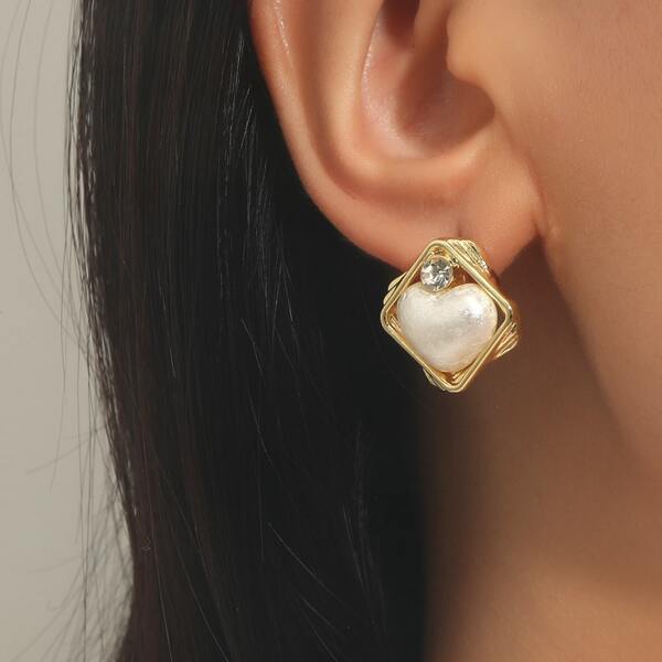 

Heart Decor Geometric Stud Earrings, Gold