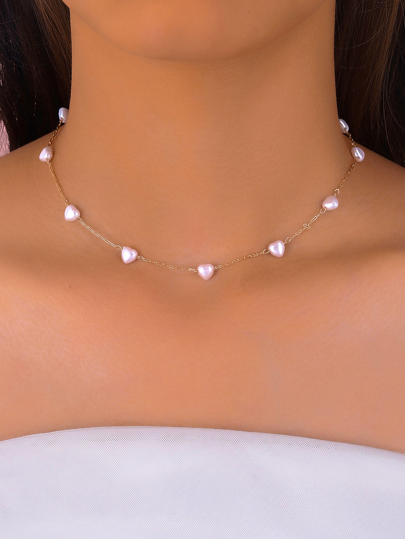 قلادة بديكور قلب