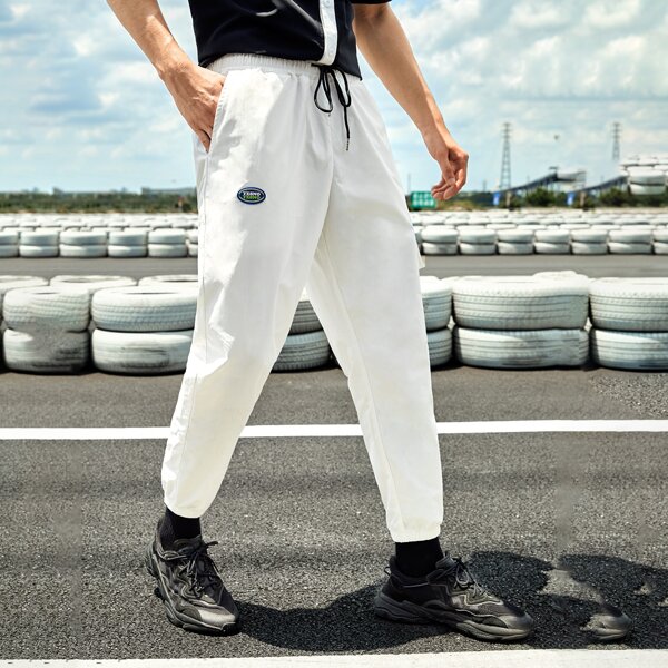 

Men Patched Flap Pocket Drawstring Waist Cargo Pants, White