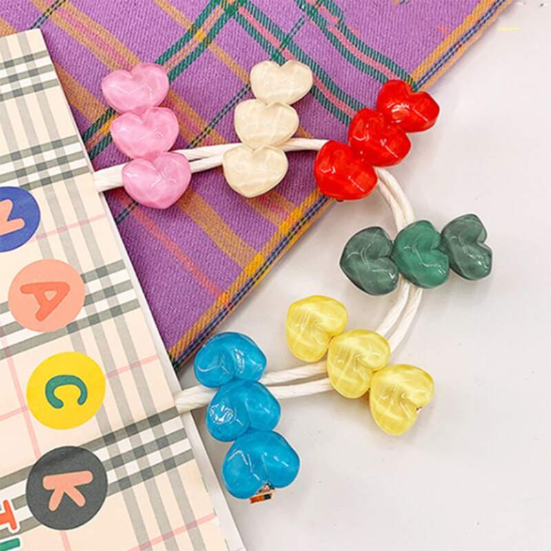 

2pcs Random Heart Hair Clip, Multicolor