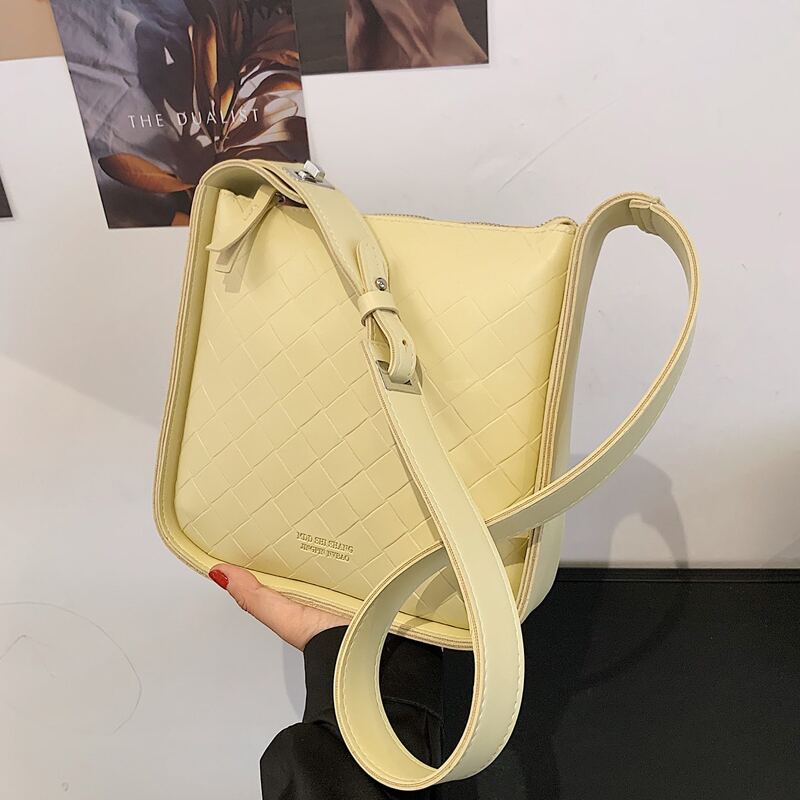 

Braided Shoulder bag, Yellow