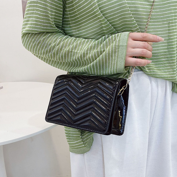 

Minimalist Quilted Chain Shoulder Bag, Black