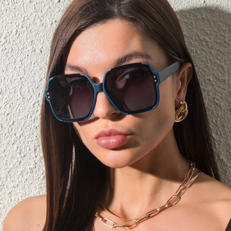 

Square Frame Sunglasses