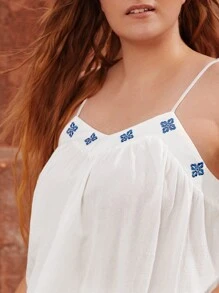 SHEIN Plus Embroidery Detail Cami Top & Shorts Set - White - View 5