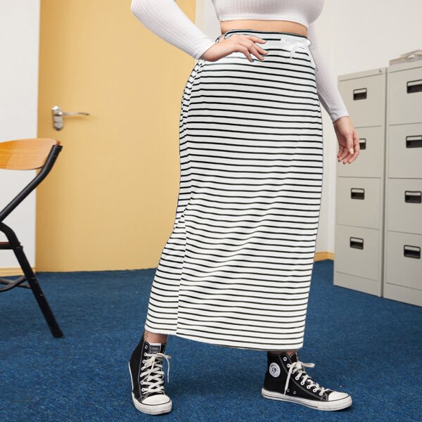 

Plus Striped Split Hem Straight Skirt, Black and white