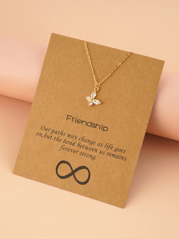 Collier avec pendentif de papillon