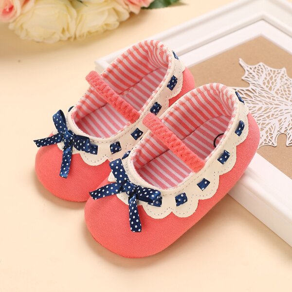 

Baby Girl Scallop Trim Mary Jane Flats, Pink
