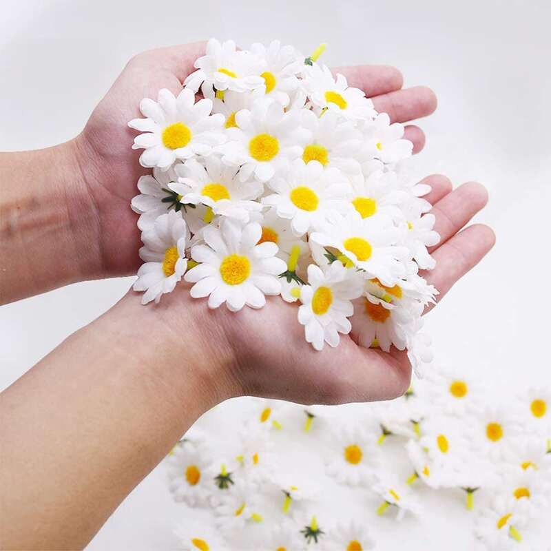 

50pcs Artificial Daisy, White
