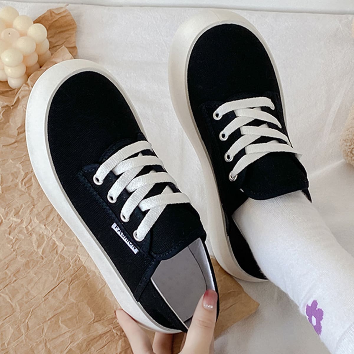 

Minimalist Lace-up Front Low Top Canvas Shoes, Black