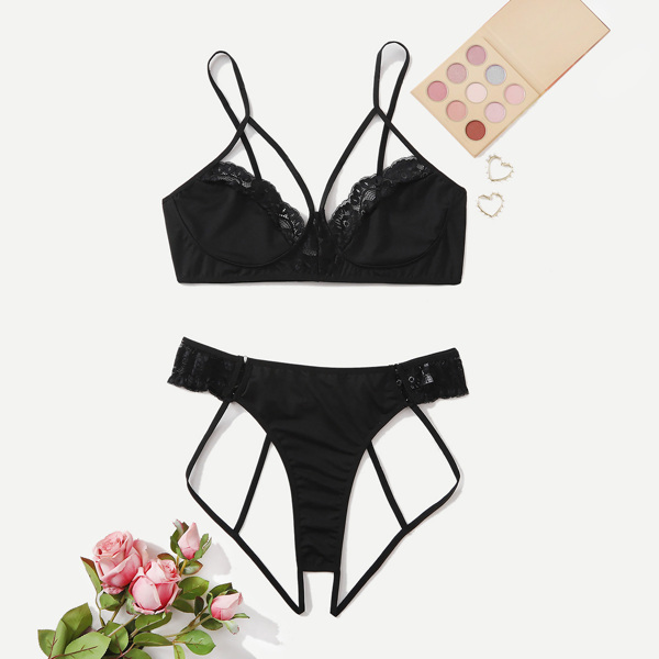

Plus Contrast Lace Cut-out Crotchless Lingerie Set, Black