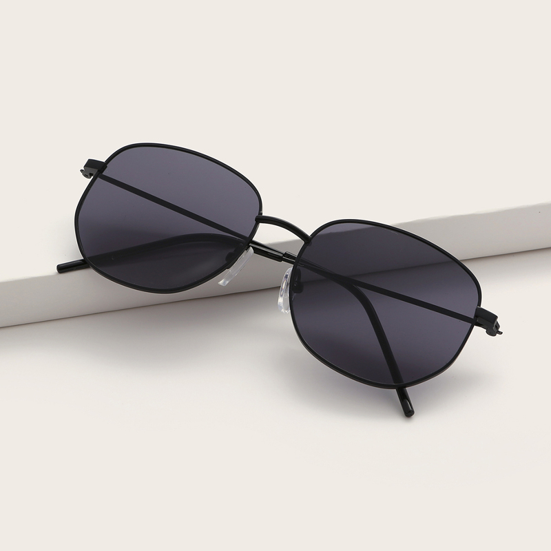 

Metal Frame Sunglasses