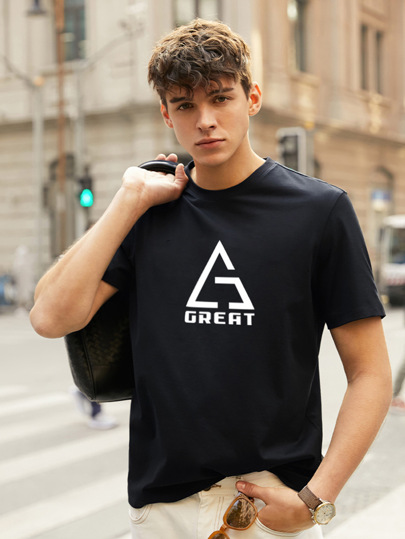 تي شيرت بطباعة جرافيك عبارة للرجال