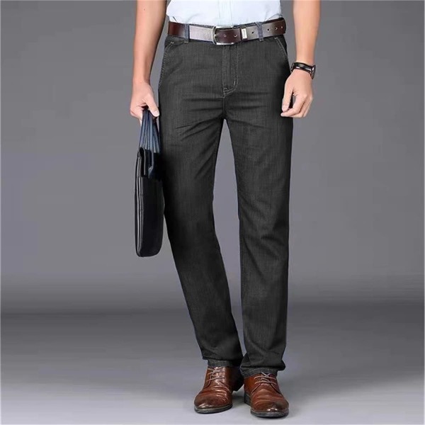 

Men Solid Straight Leg Jeans Without Belt, Black