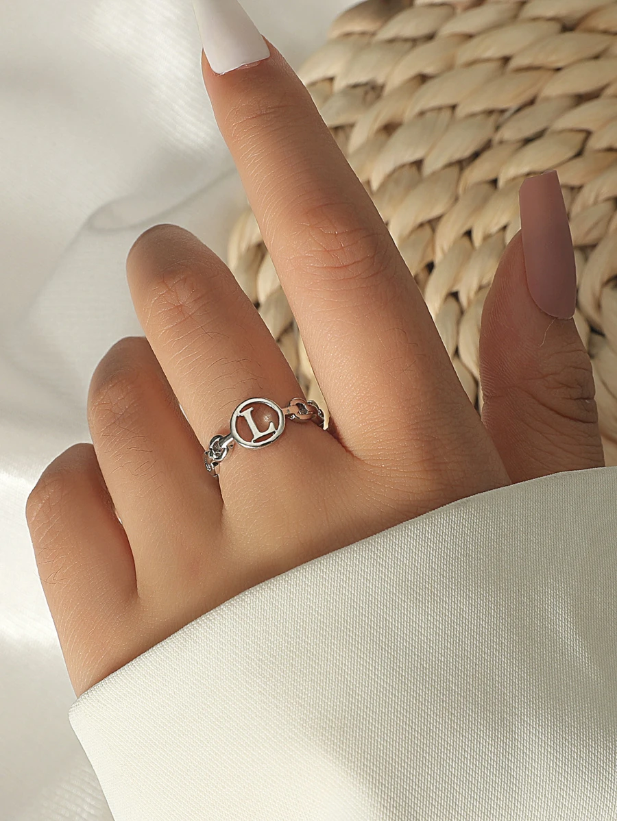 字母裝飾戒指 - 銀色 - 查看 1