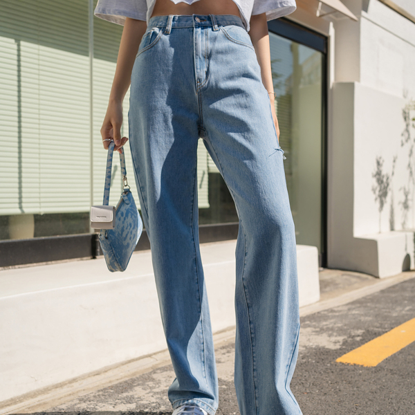 

Solid Ripped Straight Leg Jeans, Light wash