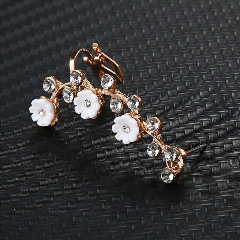 

1pc Rhinestone Flower Decor Ear Cuff, Gold