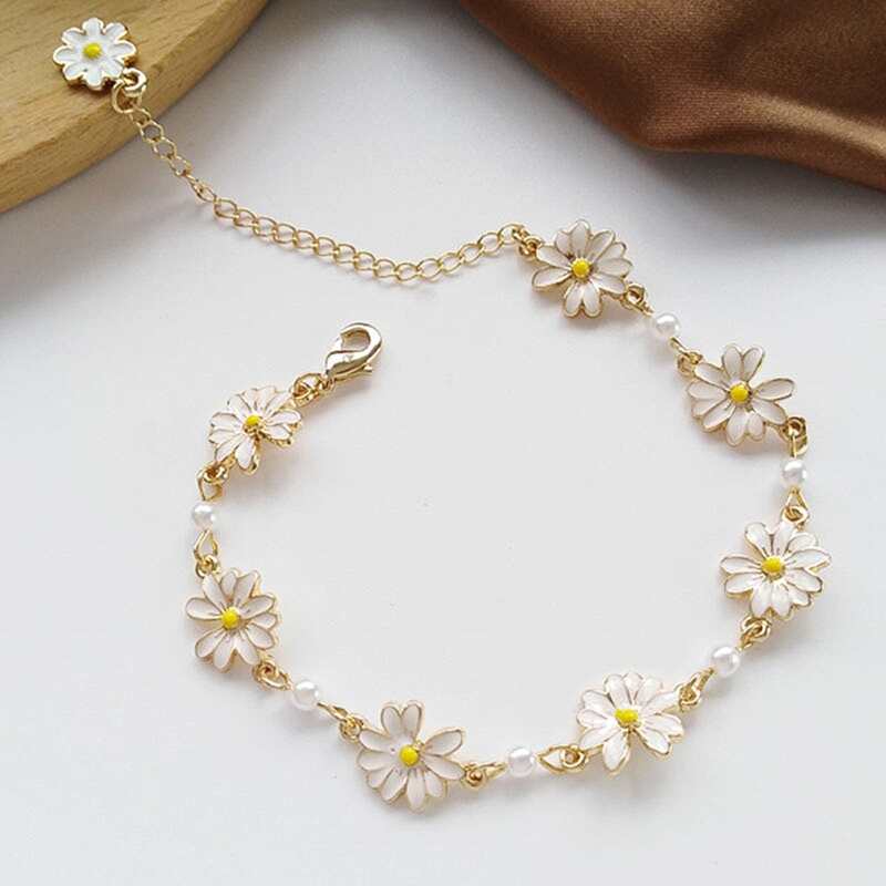 Daisy Decor Bracelet, White