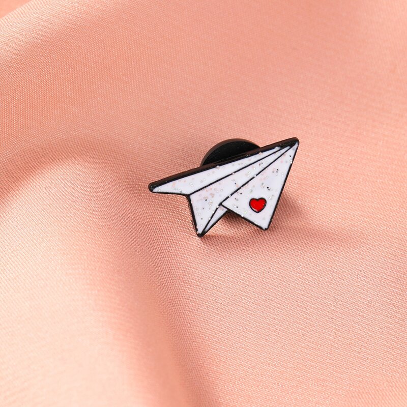

Heart Graphic Brooch, White
