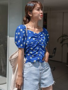 DAZY Camisa sweetheart con fruncido delantero con estampado floral - Azul - Ver 3