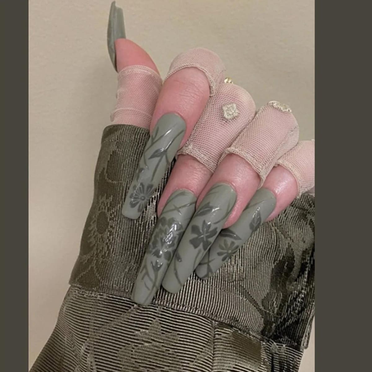 

24pcs Floral Pattern Fake Nail, Green