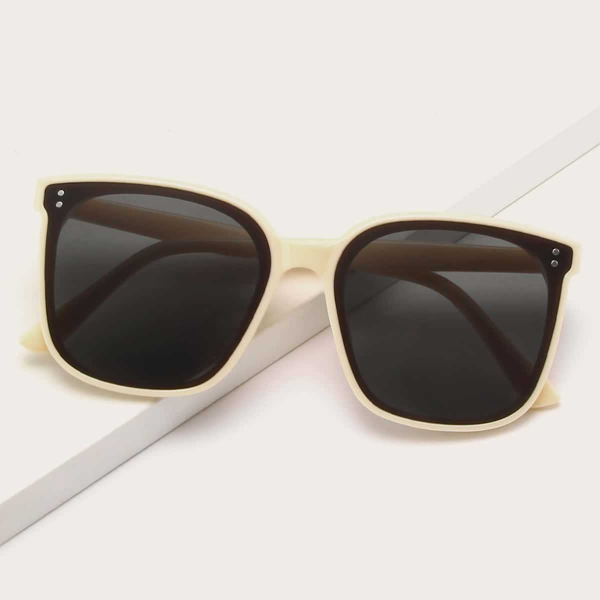 

Square Frame Sunglasses