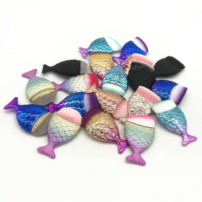 

1pc Random Ombre Fish Shaped Makeup Brush, Multicolor