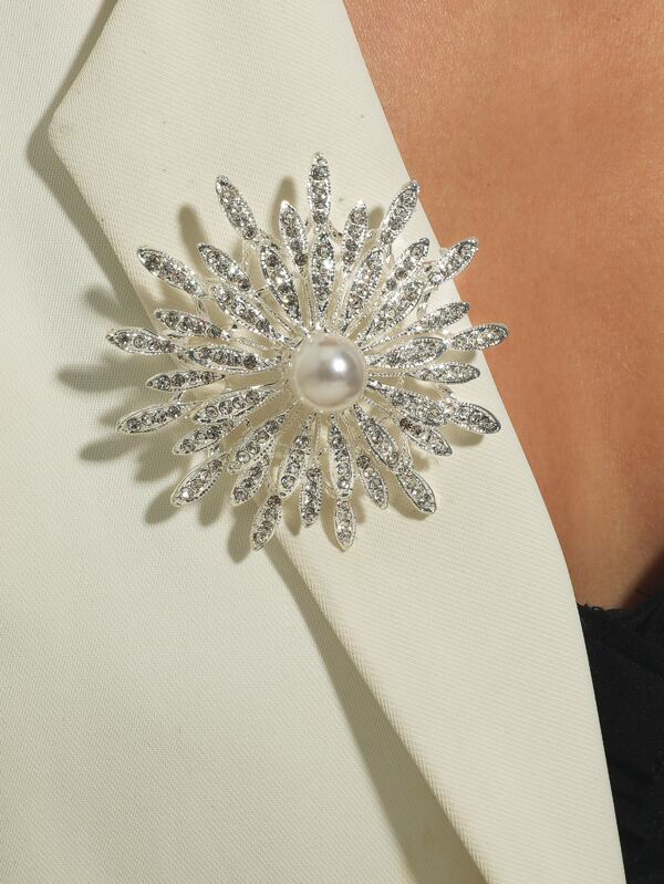 1顆鑲有融石和人造珍珠的胸針