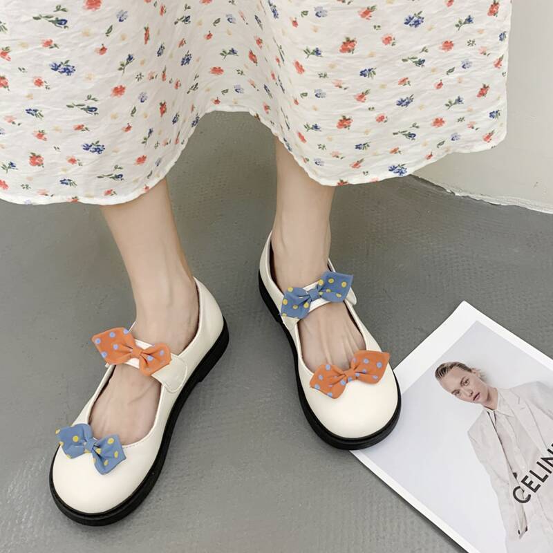 

Bow Decor Round Toe Shoes, White