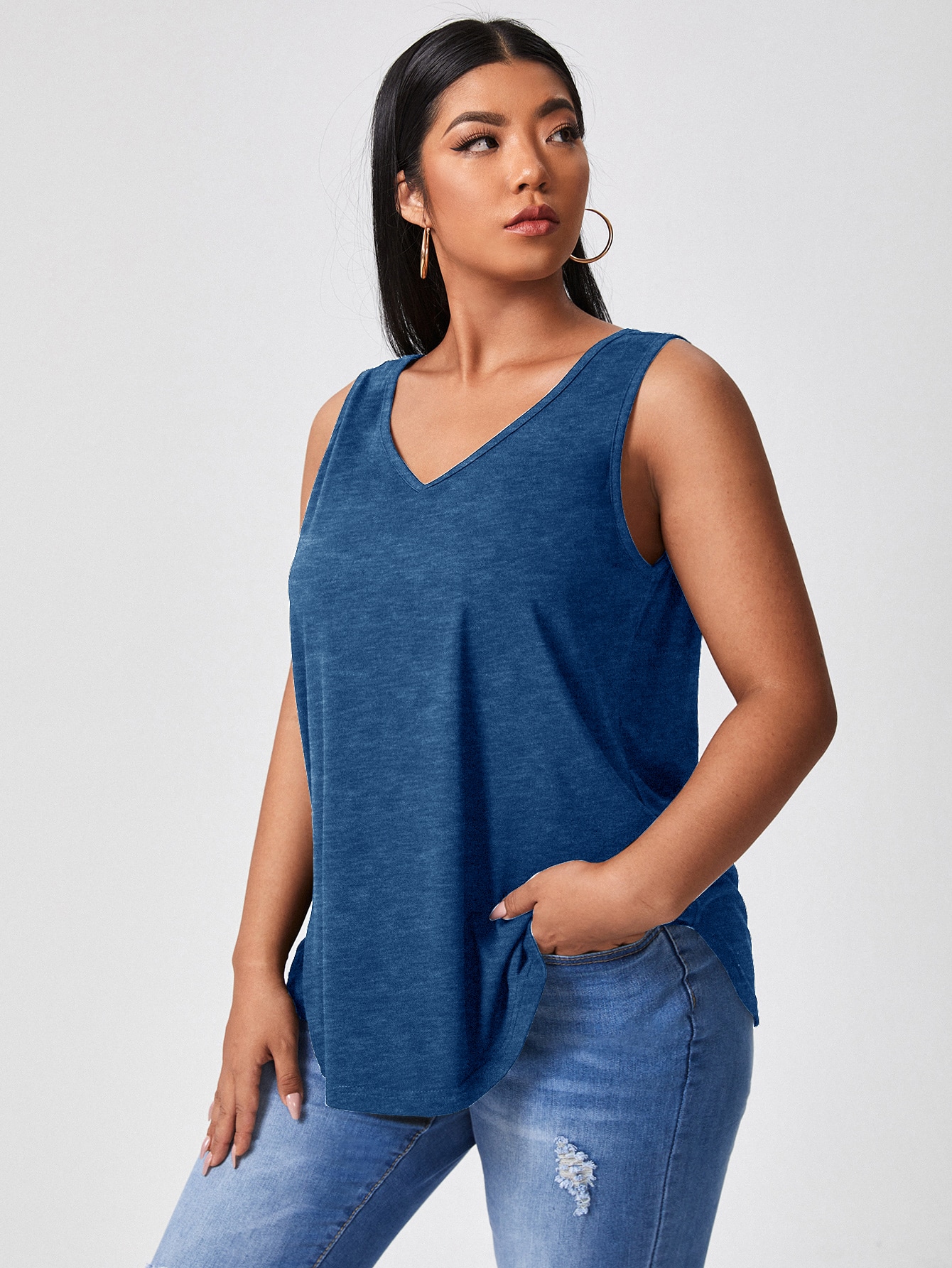 Plus V-neck Curved Hem Tank Top | SHEIN 