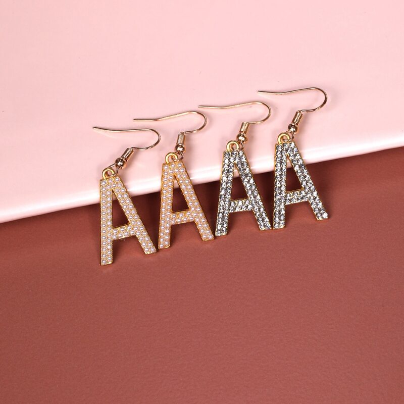 

2pairs Faux Pearl Decor Letter Drop Earrings, Gold