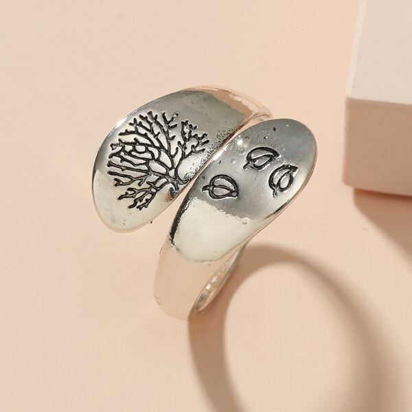 

Tree & Leaf Engraved Ring, Antique silver